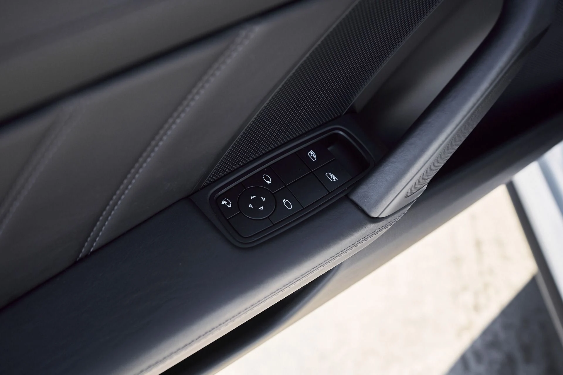 mph027_3944055641_Used_2024_Porsche_911_Turbo_1765332430_b2ca49d415