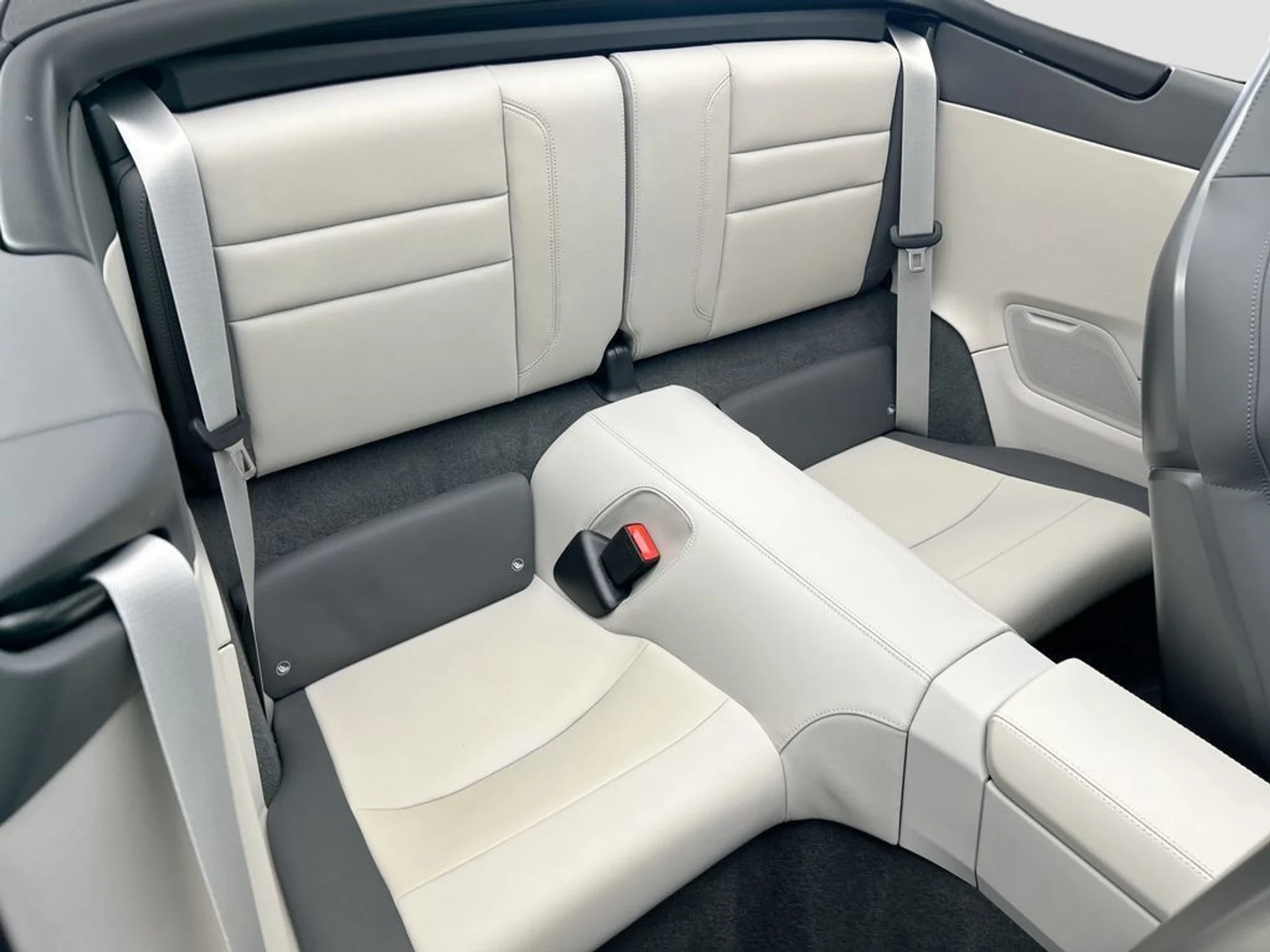 mph027_3952246300_used_2026_porsche_911_spirit70cabriolet_8119_23018992_28_1024_3b2153818f