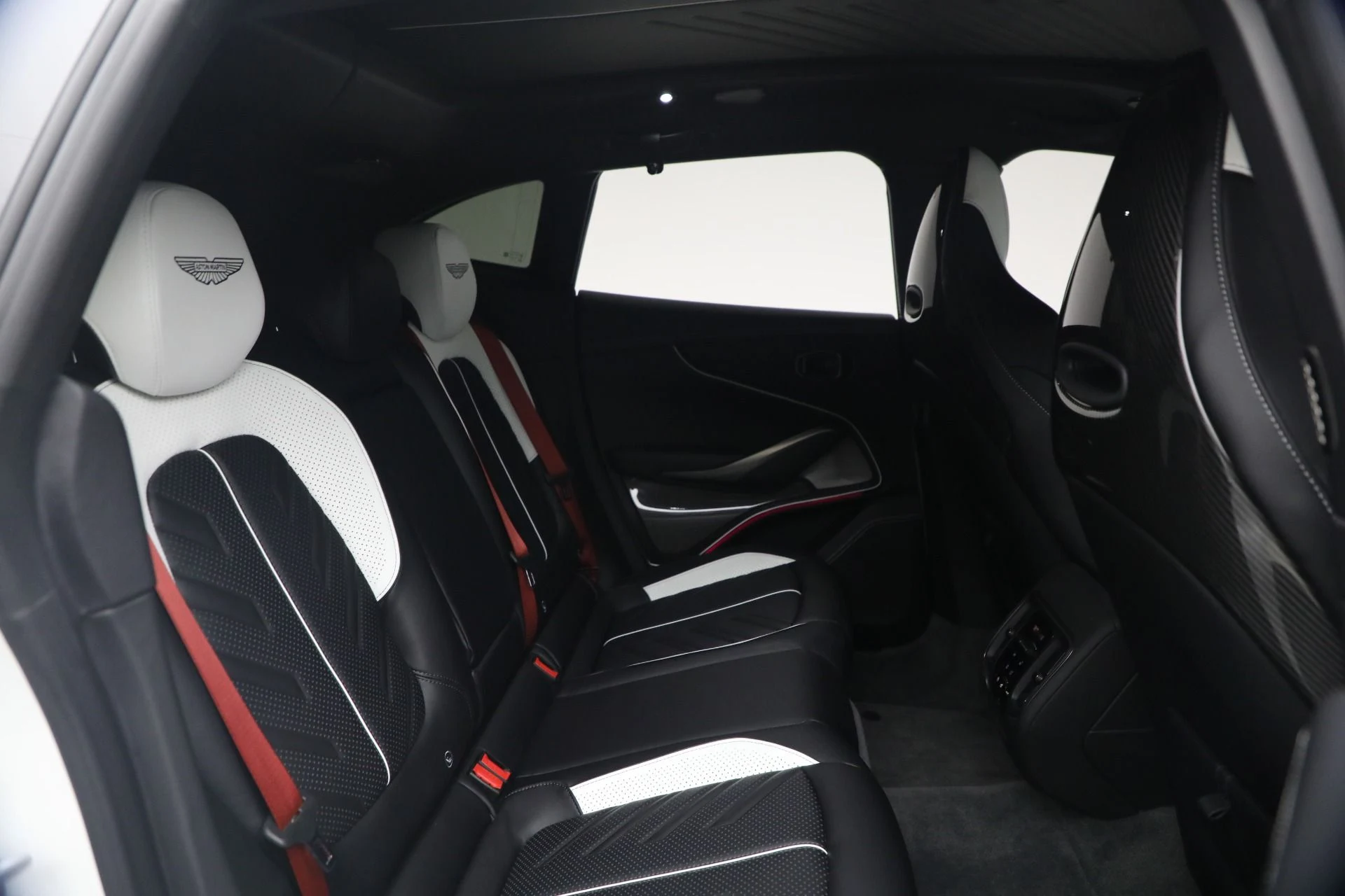mph027_3961047911_New_2026_Aston_Martin_DBX_S_1779888036_7bd46a9986