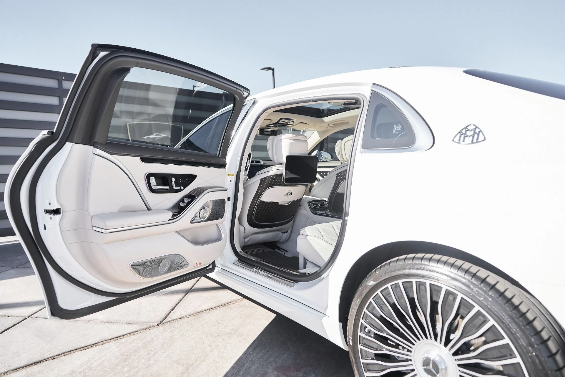 mph027_3979292789_Used_2025_Mercedes_Benz_S_Class_Maybach_S_680_1761611080_156c0f5ff0