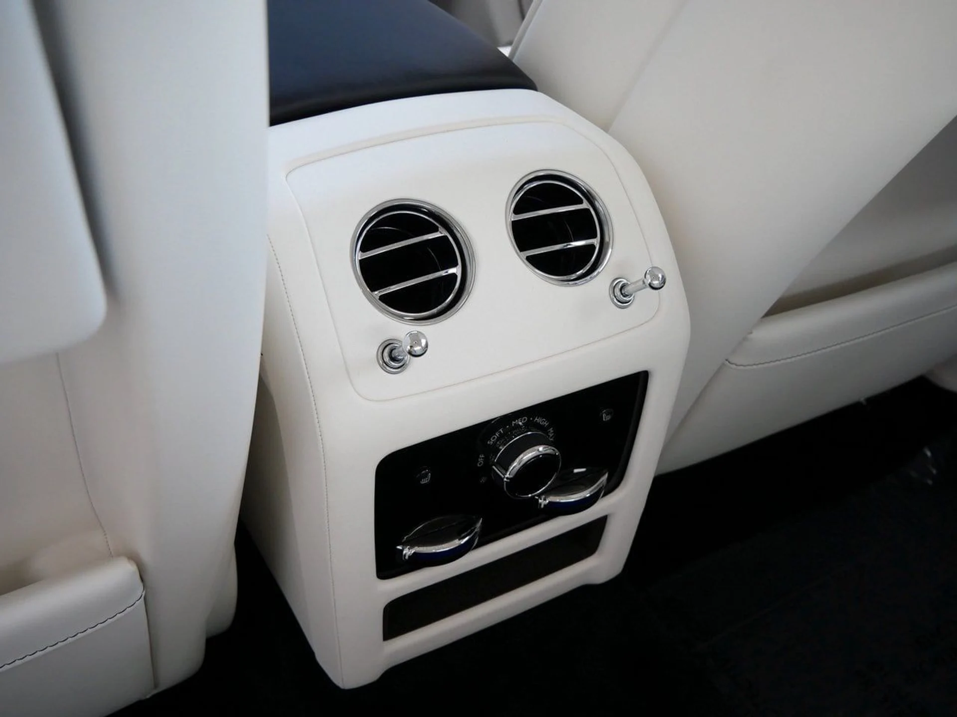 mph027_3990912134_83cecf2b21415d3bc8470bb151c8ab70x_5e127b3d16