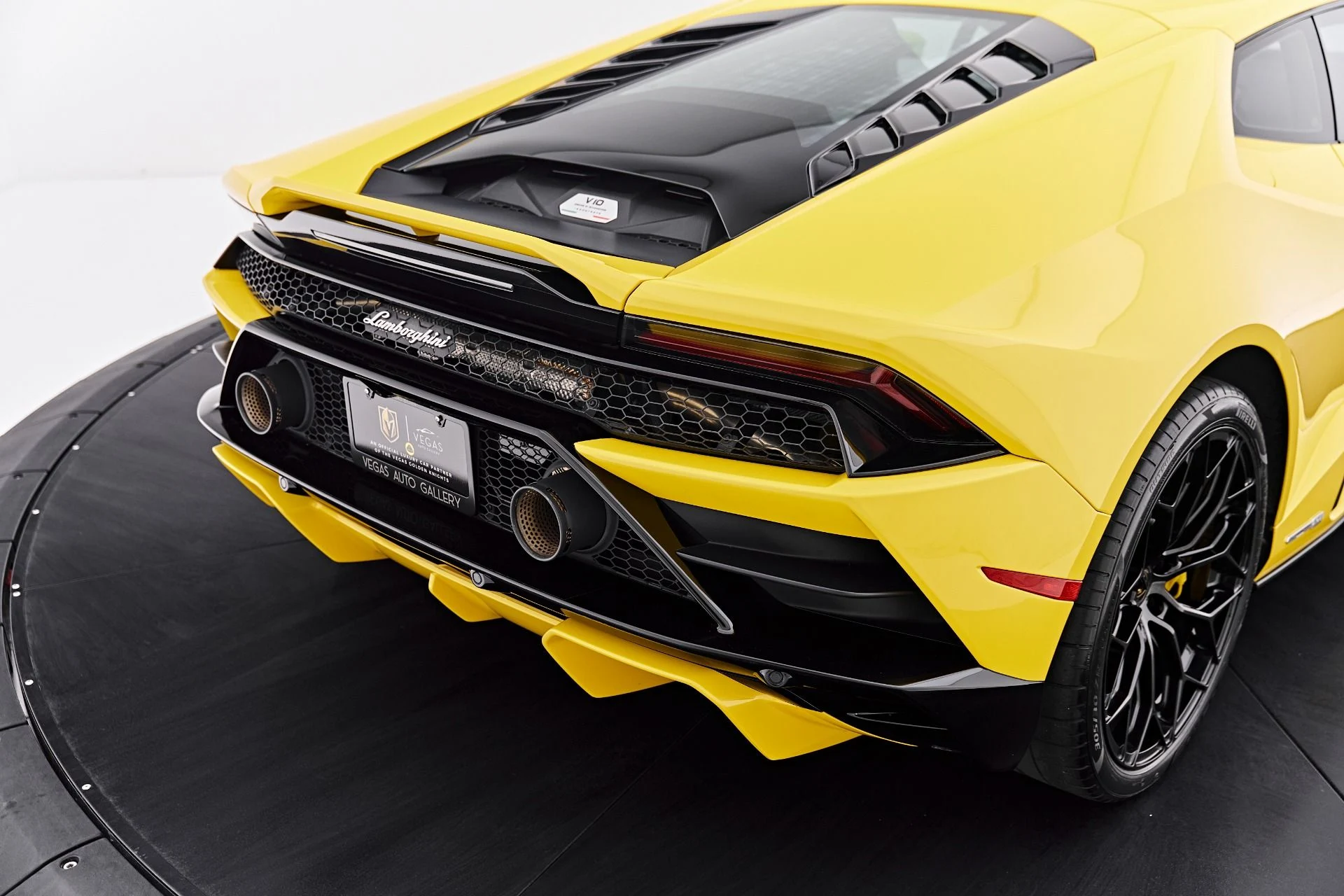 mph027_3990914741_Used_2022_Lamborghini_Huracan_EVO_Base_1787357834_037fdebf3d