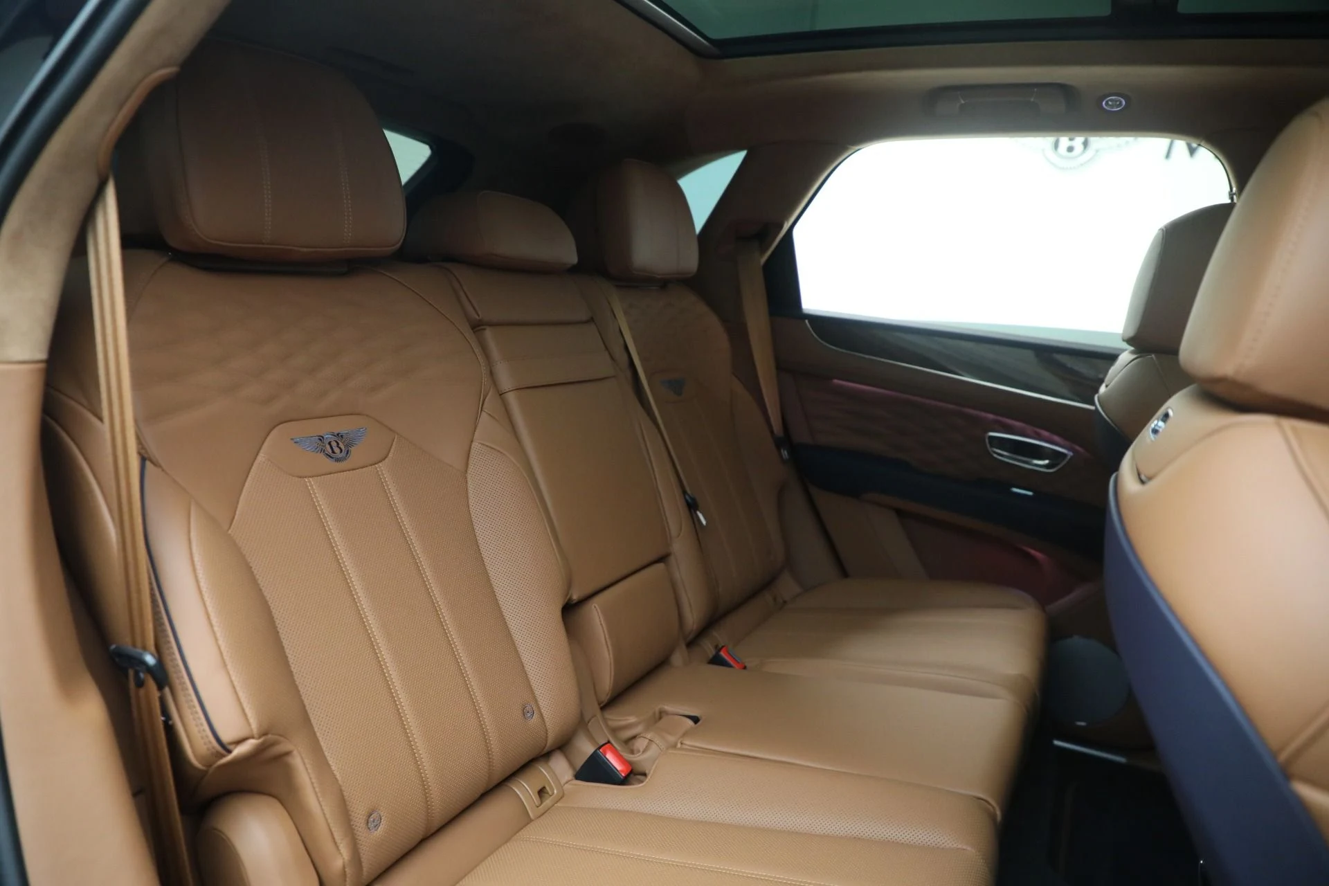 mph027_3991196420_New_2025_Bentley_Bentayga_Azure_V8_1762363225_93f220d048