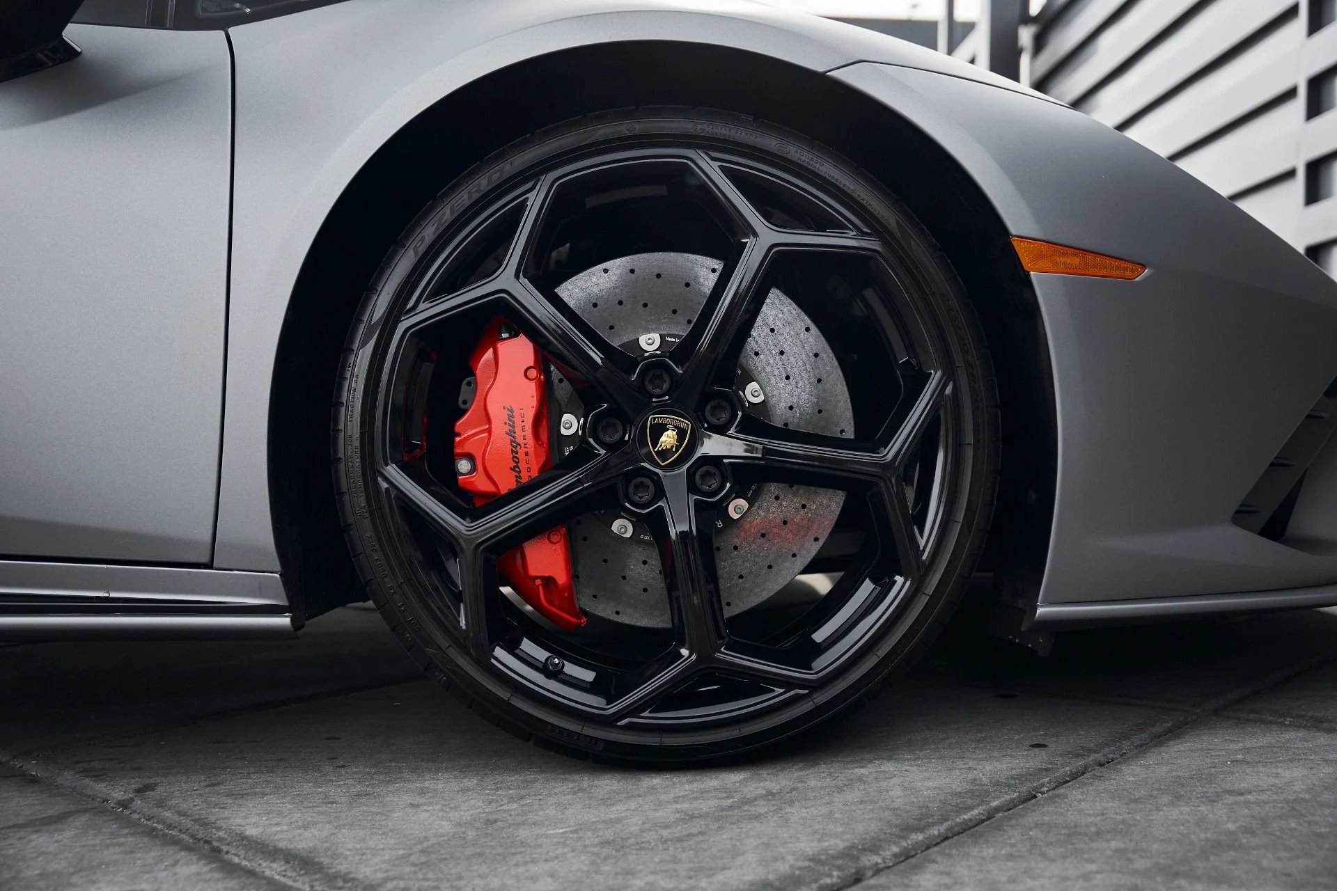 mph027_3997068770_Used_2023_Lamborghini_Huracan_EVO_Base_1769049032_5a05ef08d6