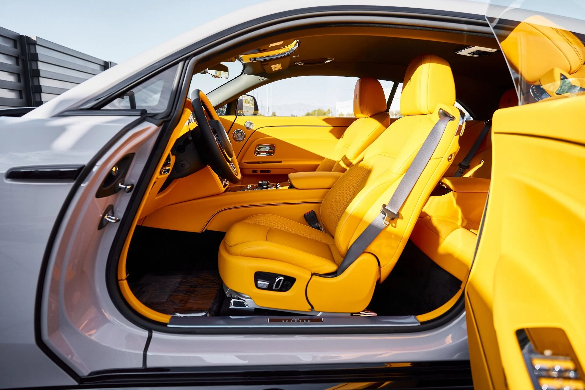 mph027_3997386768_Used_2025_Rolls_Royce_Spectre_BLACK_BADGE_1769482361_fd207881c6