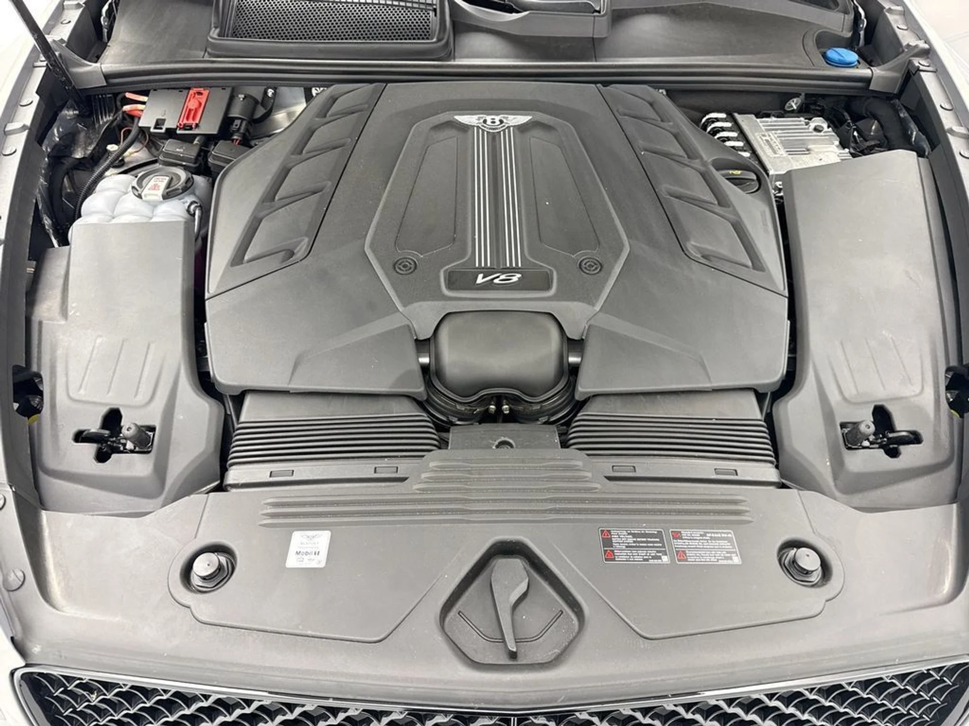 mph027_4016944442_used_2023_bentley_bentayga_sawd_8119_23037215_28_1024_914e5aaab0