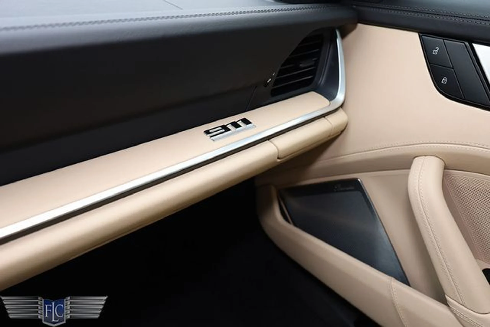 mph027_402412212_used_2024_porsche_911_turboscabriolet_6305_22389429_32_640_e671b45618