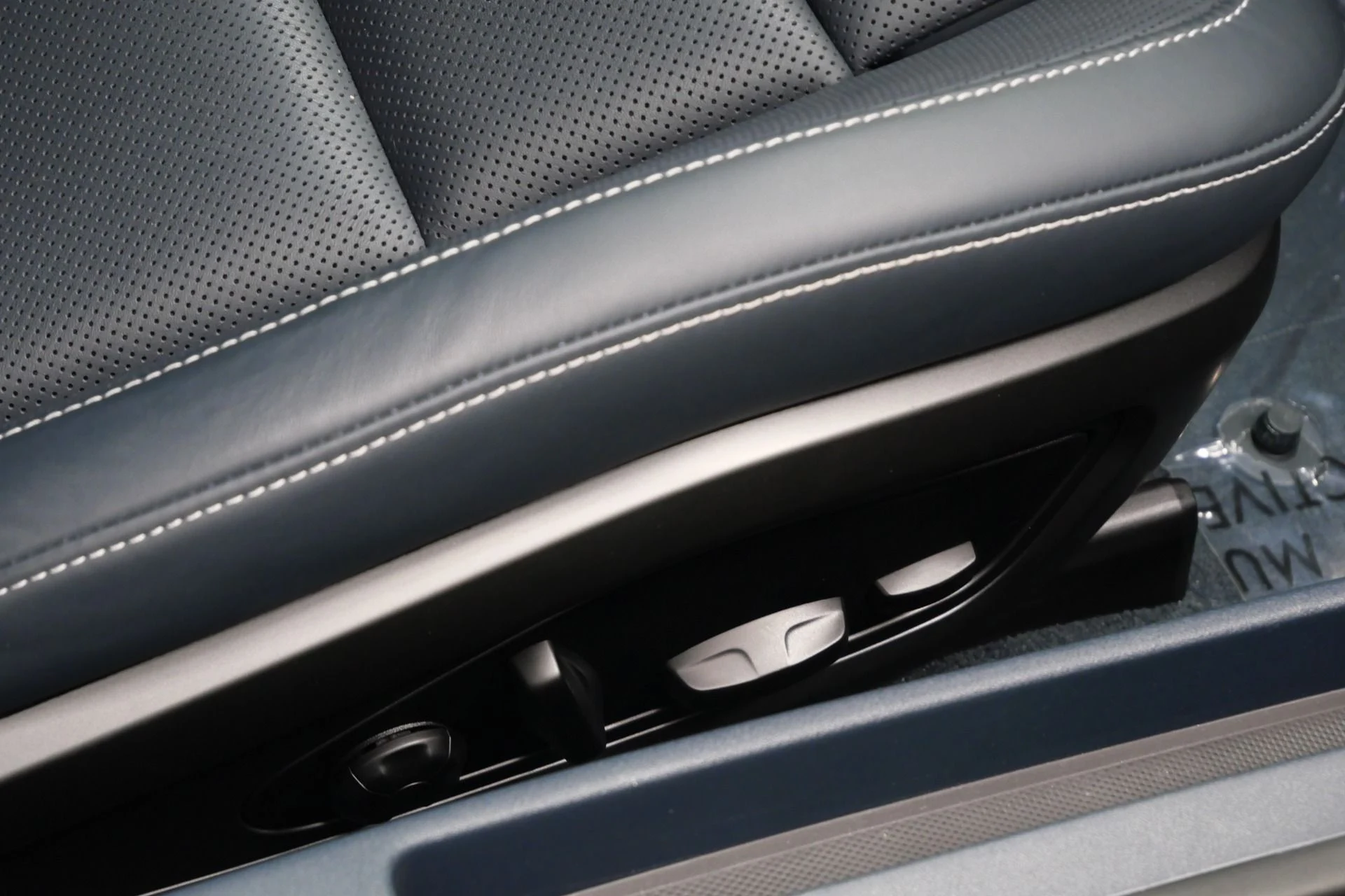 mph027_4024449759_Used_2020_Porsche_911_Carrera_Premium_Package_Leather_Interior_Package_1773071212_6b74446218