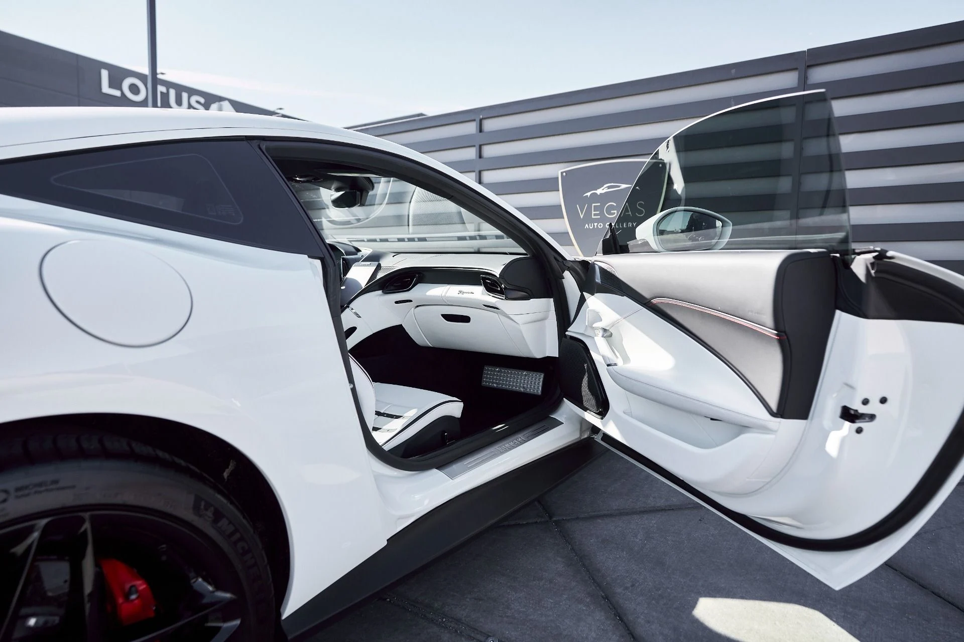 mph027_4043494642_Used_2022_Ferrari_Roma_Base_1764637215_6220099781