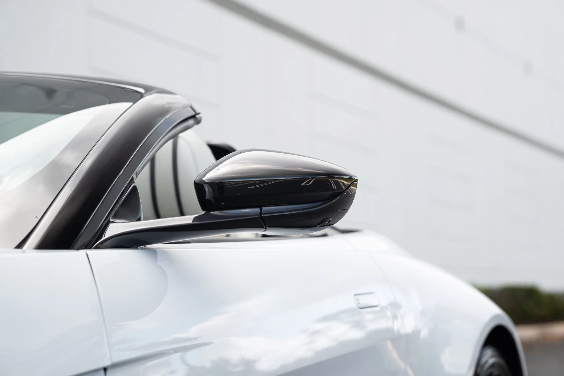 mph027_4052862518_Used_2023_Aston_Martin_Vantage_V8_1773336980_cdb3007ee6