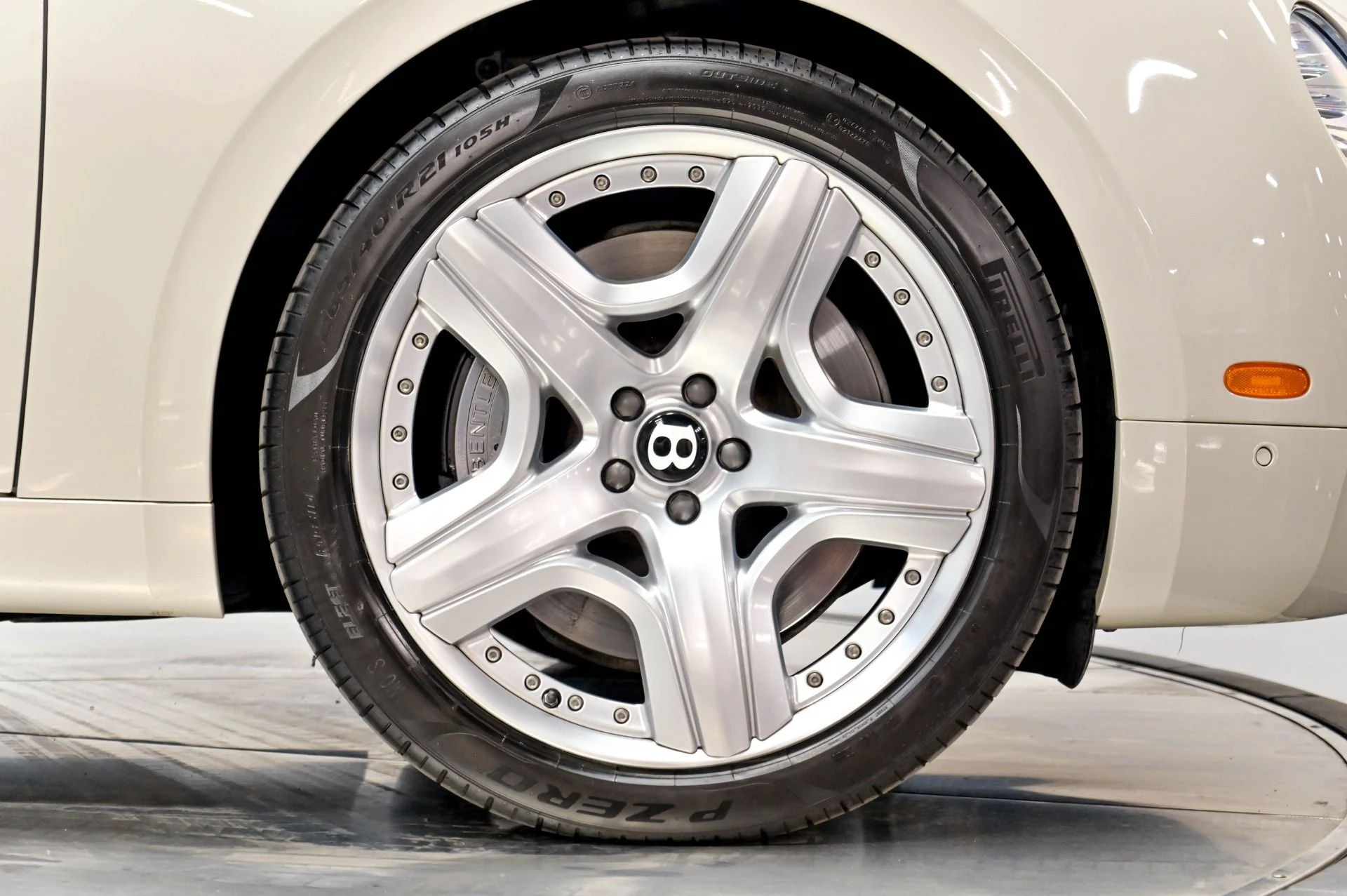 mph027_408090108_Used_2015_Bentley_Flying_Spur_W12_1784214578_9ba5df6f09