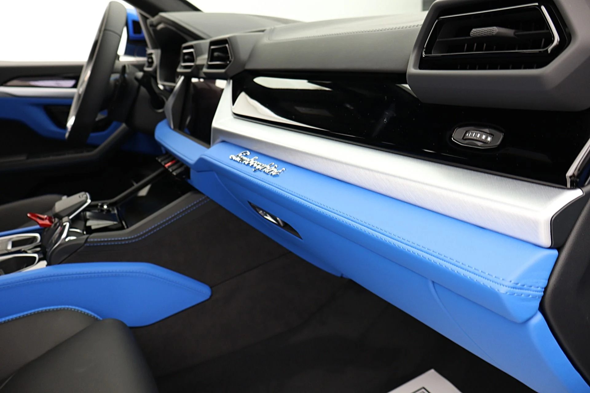 mph027_4107414579_New_2026_Lamborghini_Urus_SE_2171b2c241