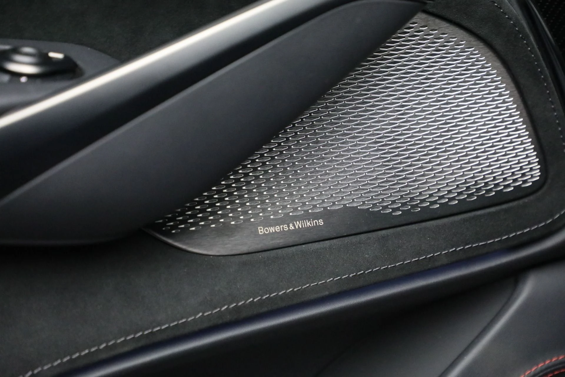 mph027_410906171_New_2025_Aston_Martin_DBX_707_0a6ba20ed5
