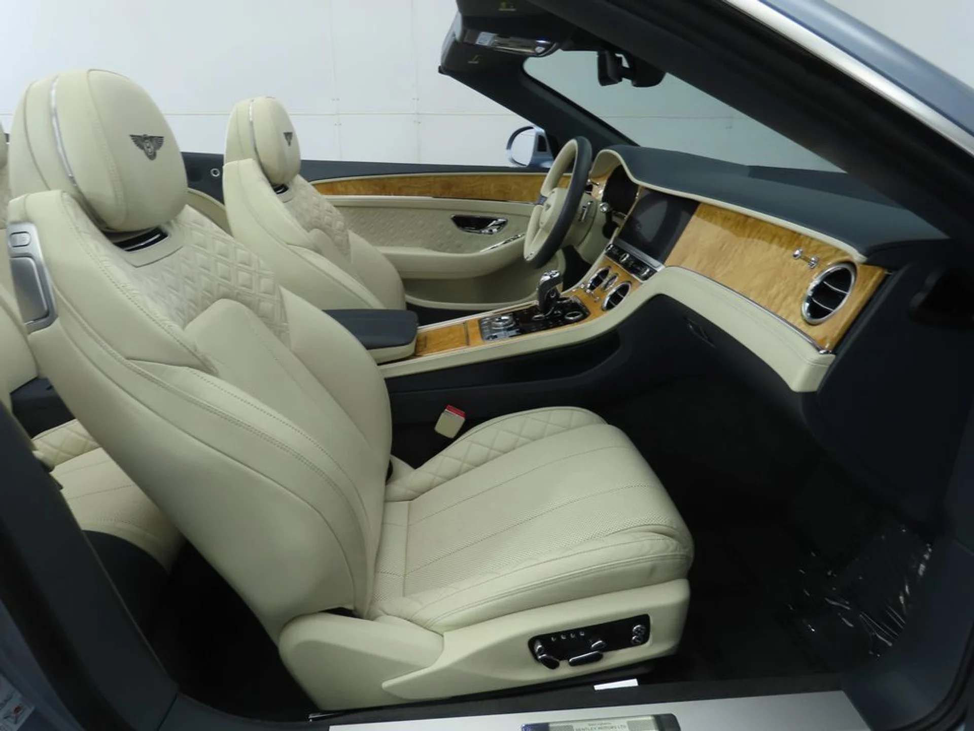 mph027_4124855652_used_2020_bentley_continental_gtv8firsteditionconvertible_8119_22986550_28_1024_6fcca4dfef