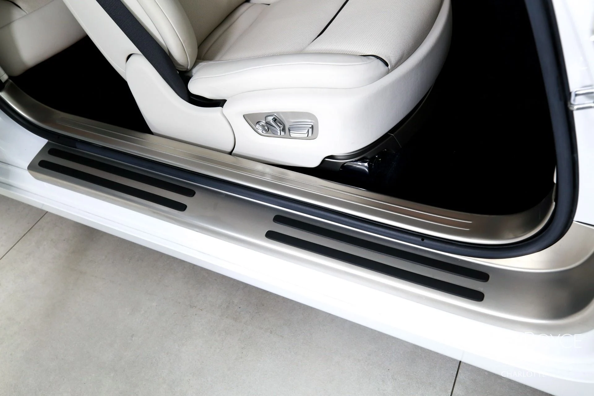 mph027_4125357738_Used_2014_Rolls_Royce_Wraith_1778858283_8c995742b8