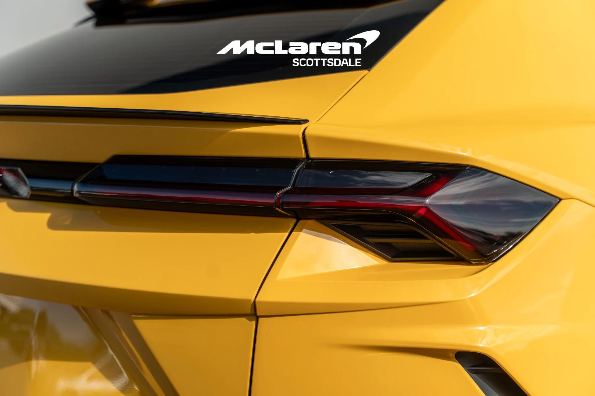 mph027_4126365771_Used_2021_LAMBORGHINI_URUS_1775537131_ca5831a435