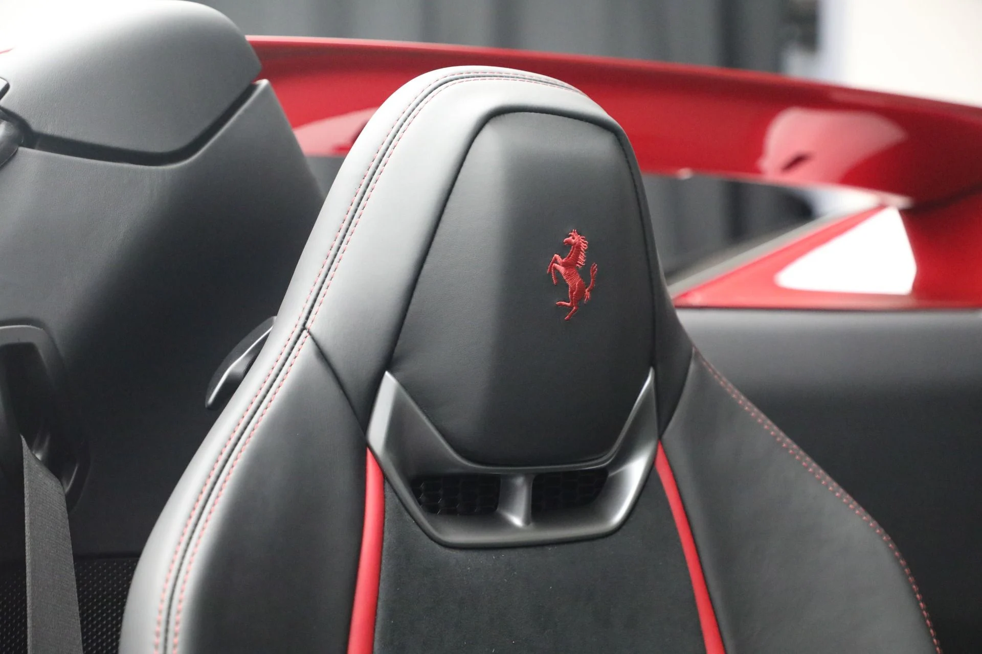 mph027_4128073396_Used_2025_Ferrari_296_GTS_1769548301_8703fee7fb