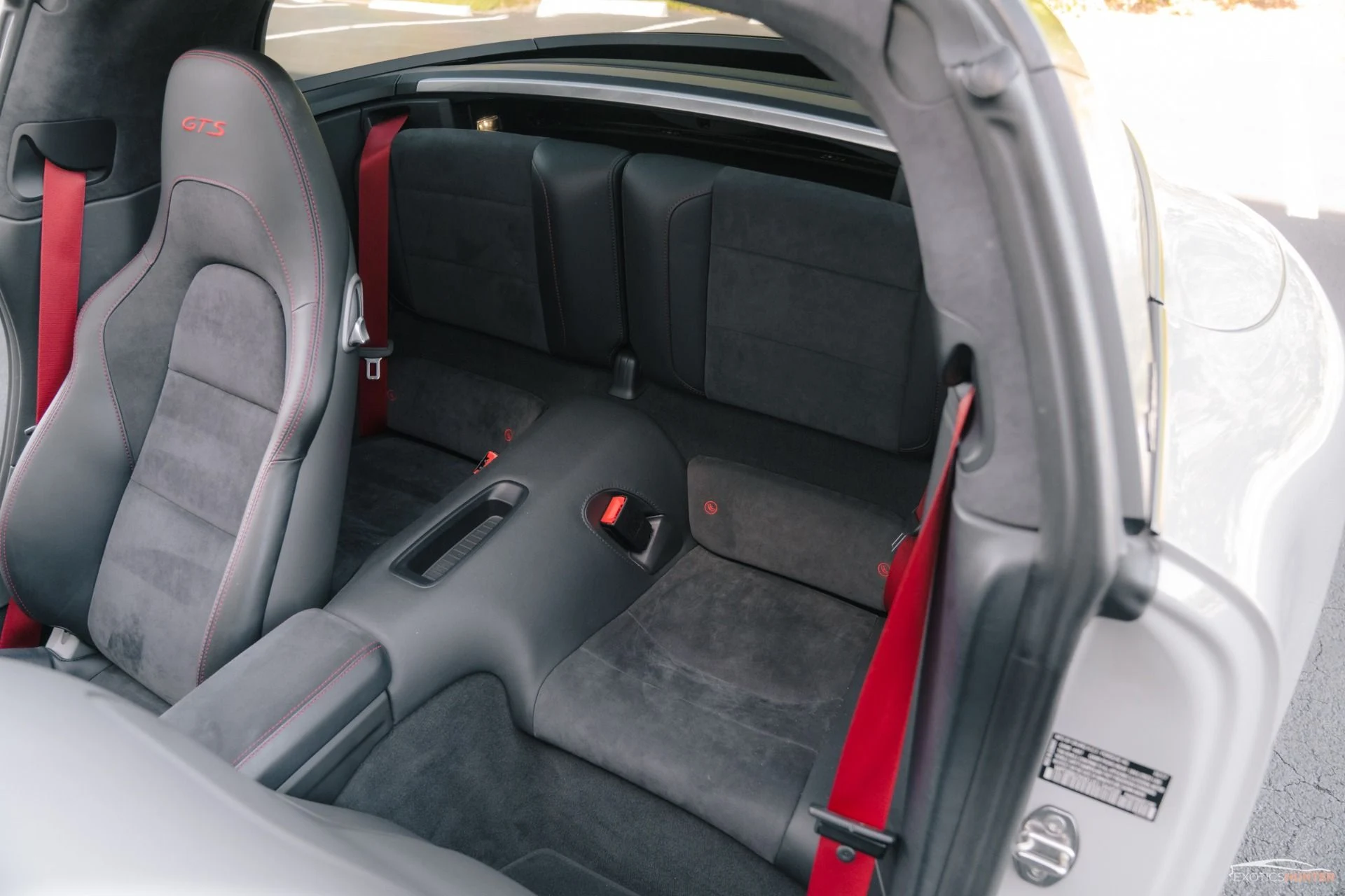 mph027_4133616219_Used_2018_Porsche_911_Targa_4_GTS_in_Chalk_with_GTS_Interior_Pack_PDK_1755551919_10063bb823