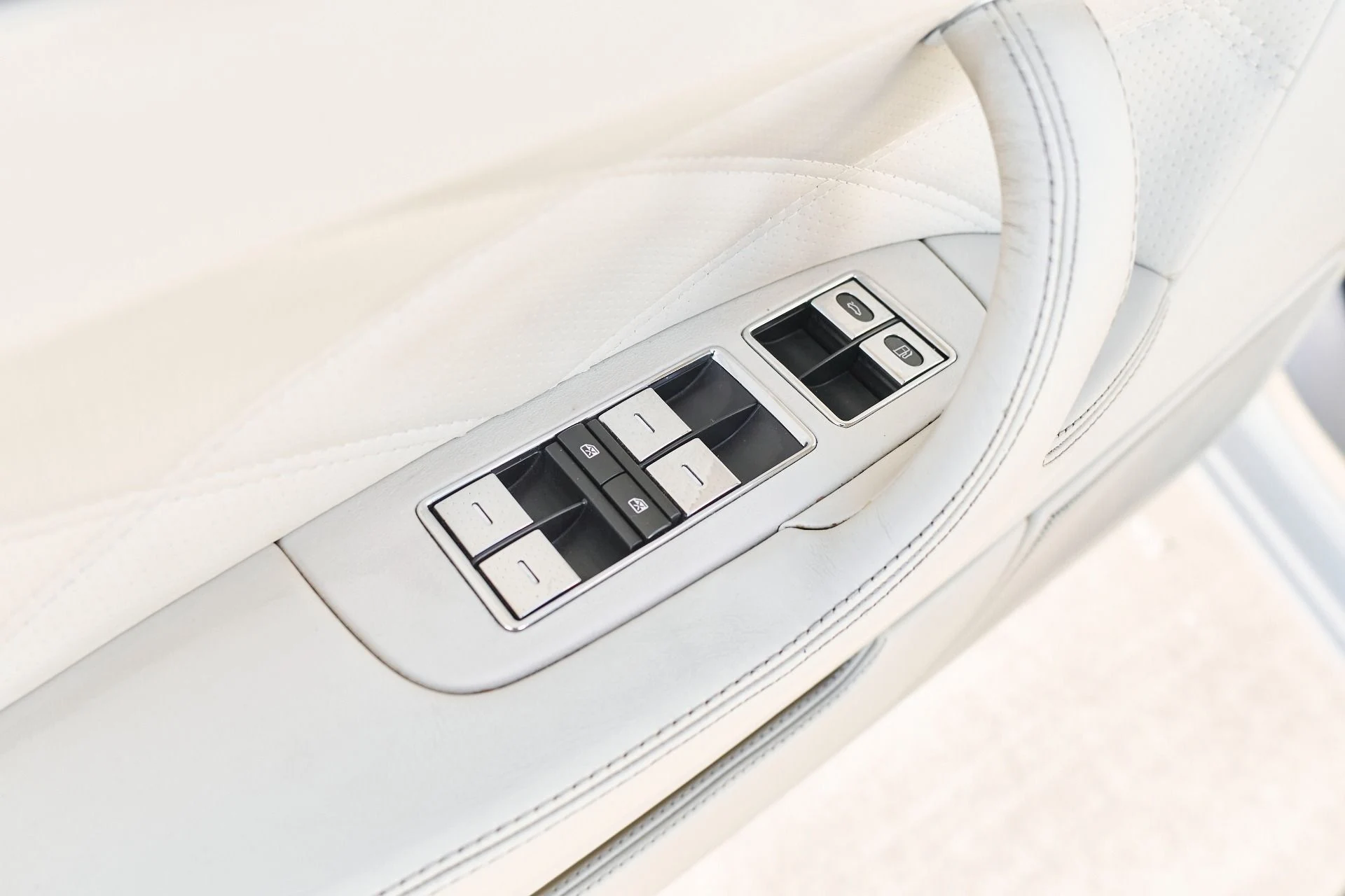 mph027_4148704576_Used_2012_Bentley_Continental_Flying_Spur_1765853766_e0b3ac1e3e