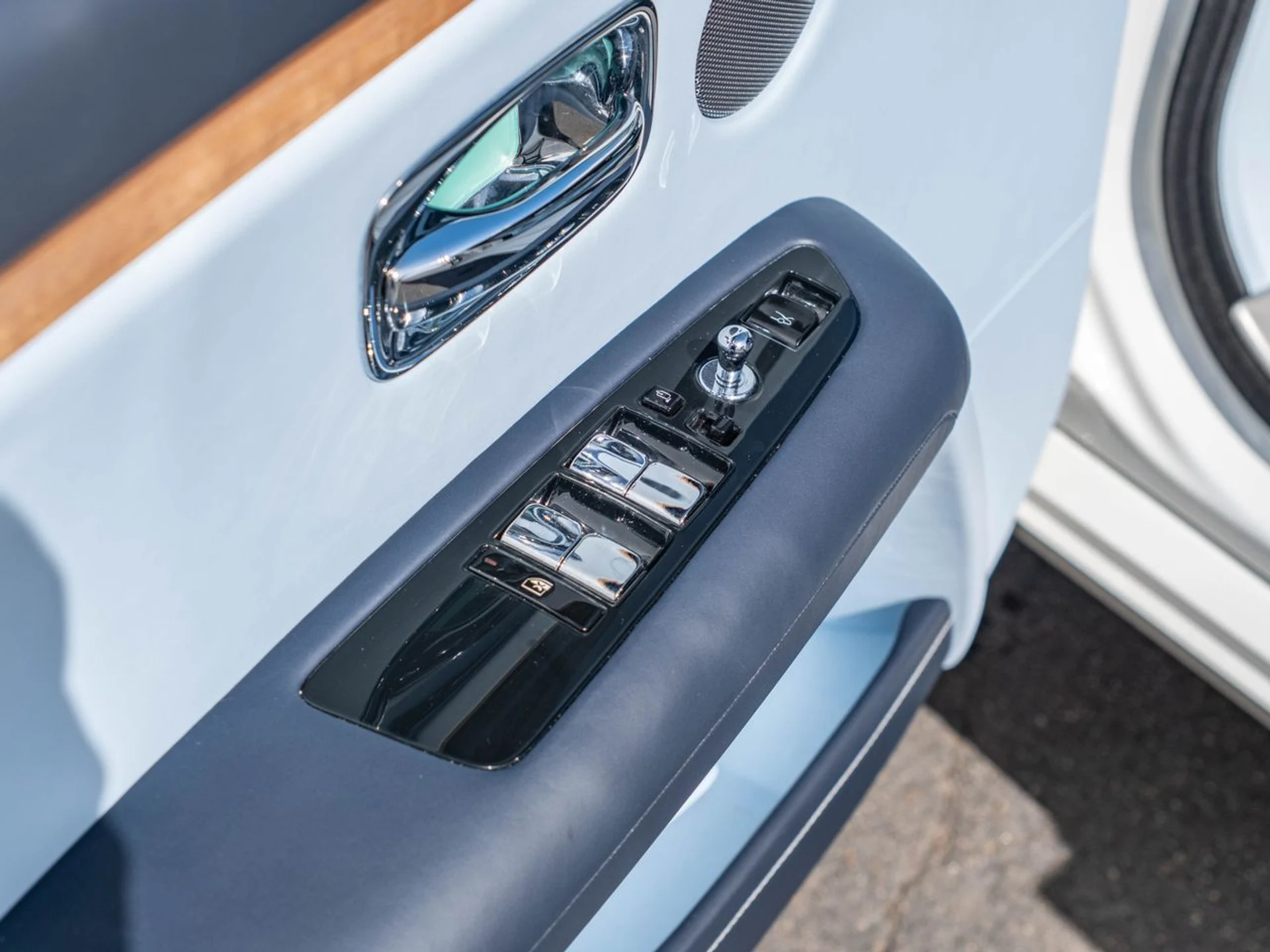 mph027_415405368_51eb4cb2bf7508ea4c7c482548381db7x_a542d37eec