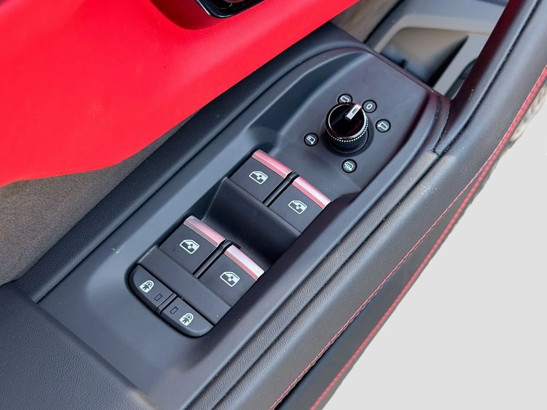 mph027_4155057380_b69cee8303b6391e1c05a7d1f57b4954x_0095906357