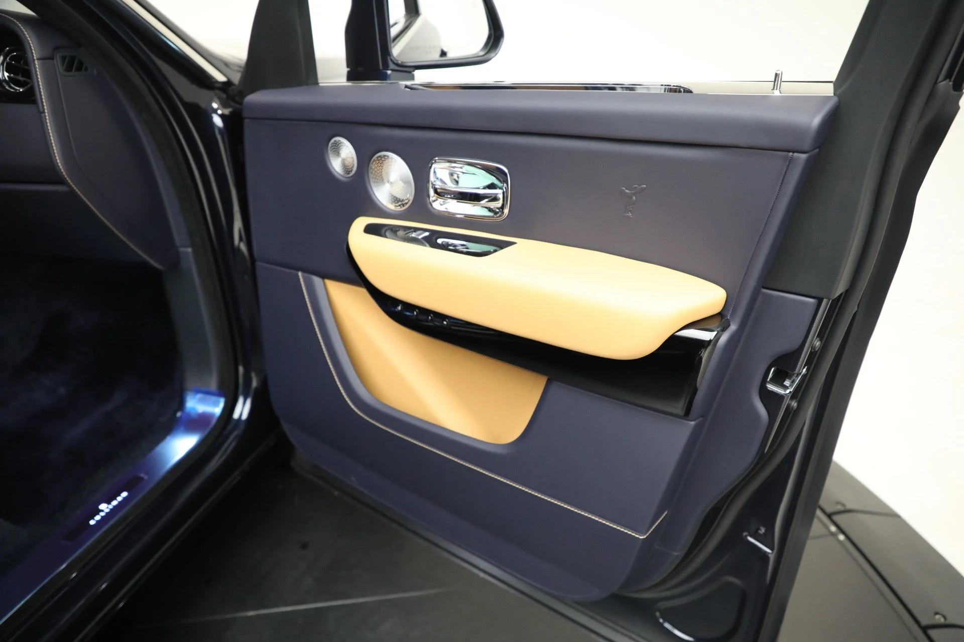 mph027_4155531_New_2026_Rolls_Royce_Cullinan_f85fc85f96