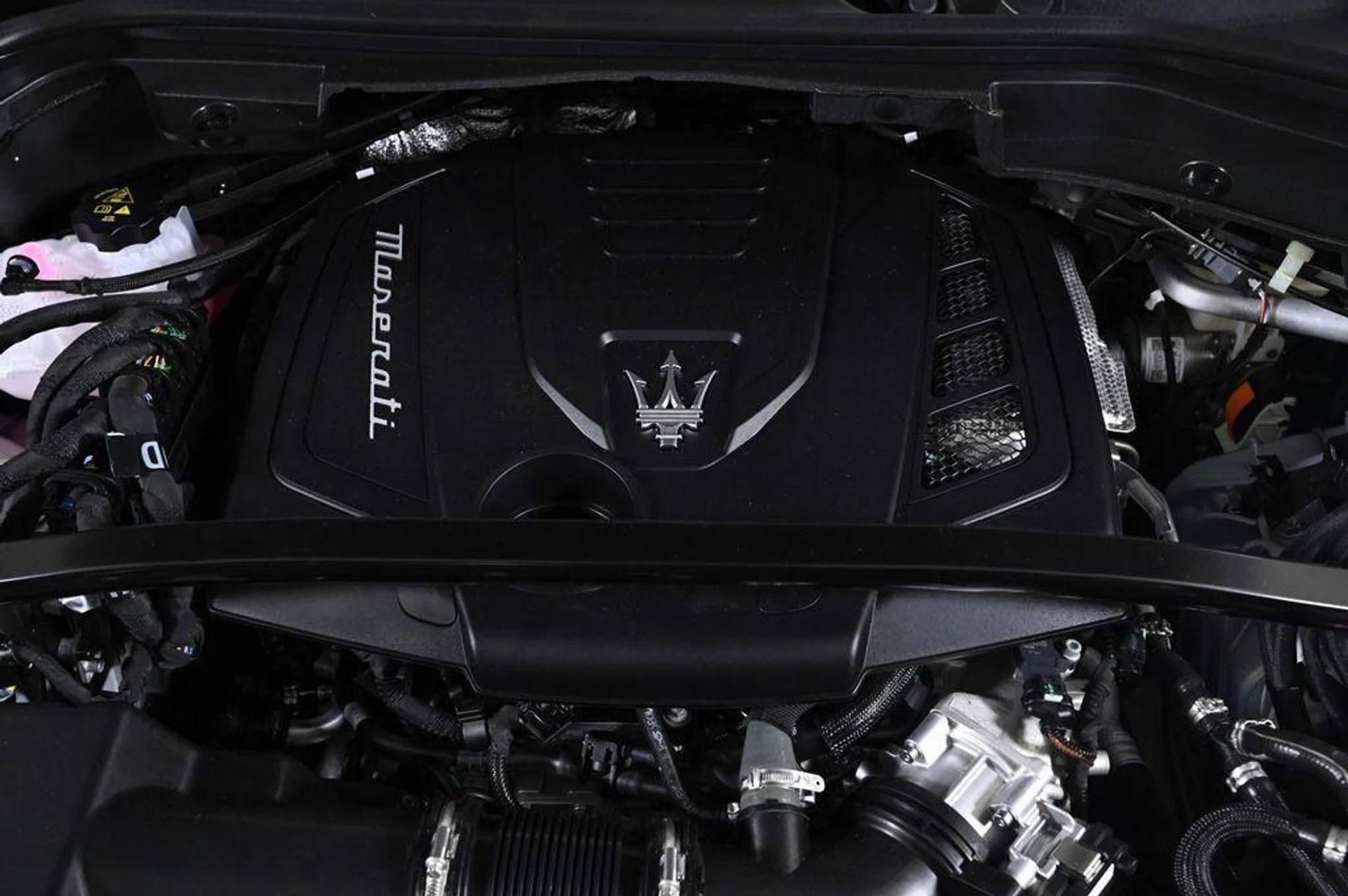 mph027_4157878035_new_2025_maserati_grecale_modenaawd_11350_22975671_27_1024_3c8d1bdeb7