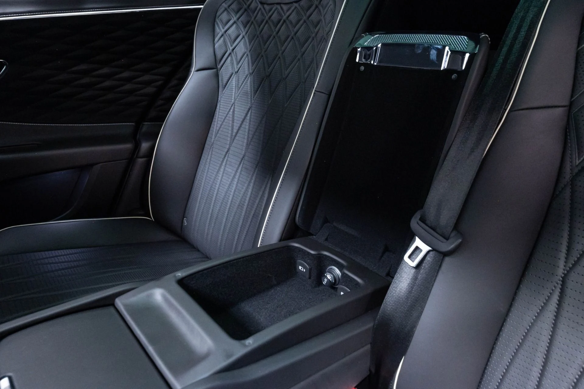 mph027_416209127_Used_2020_Bentley_Flying_Spur_W12_1785337642_40103cd824