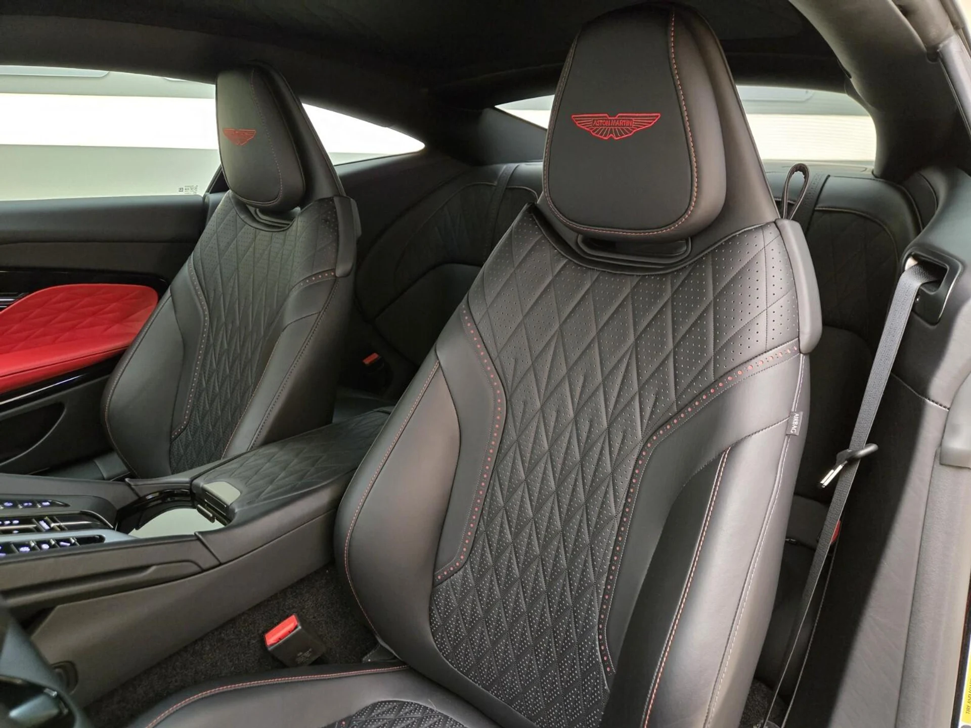 mph027_4167490743_Used_2024_Aston_Martin_DB_12_1753163994_08368af349
