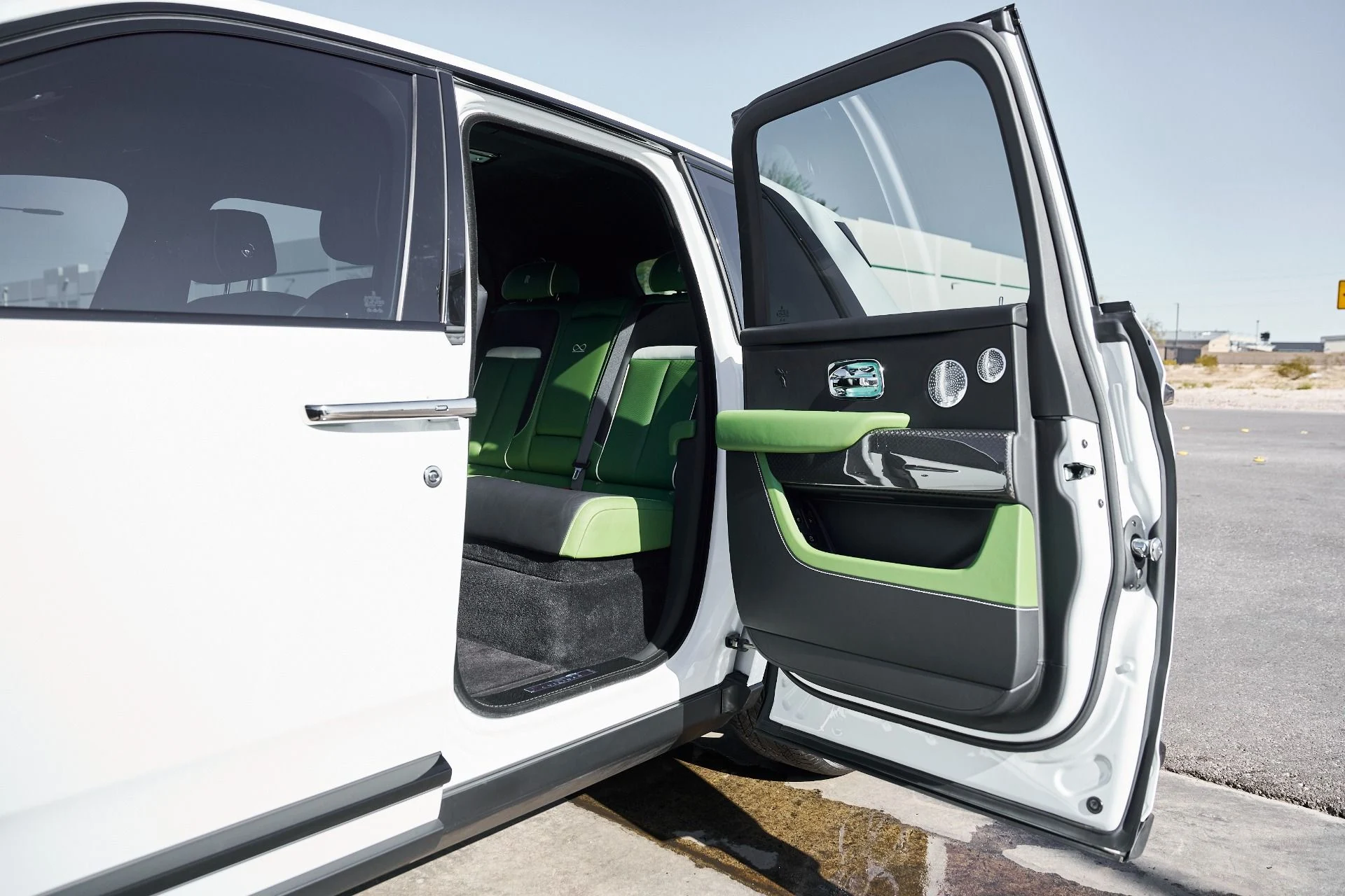 mph027_417075793_Used_2023_Rolls_Royce_Cullinan_Black_Badge_1769736432_a485cd09a2