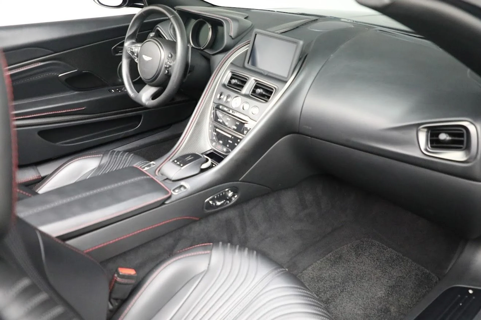 mph027_417313530_Used_2019_Aston_Martin_DB_11_Volante_6db3e9fa18