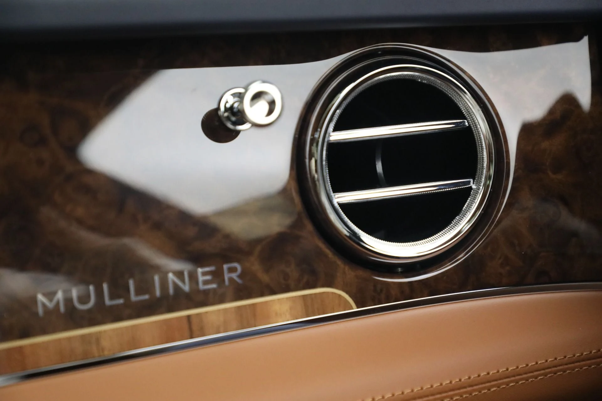 mph027_4182398977_New_2026_Bentley_Bentayga_Azure_V8_1781035645_c15eca9461