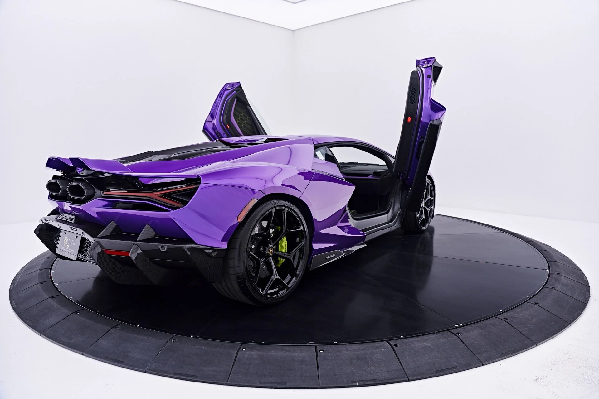 mph027_4186796946_Used_2025_Lamborghini_Revuelto_Base_1784242623_5dff94366d