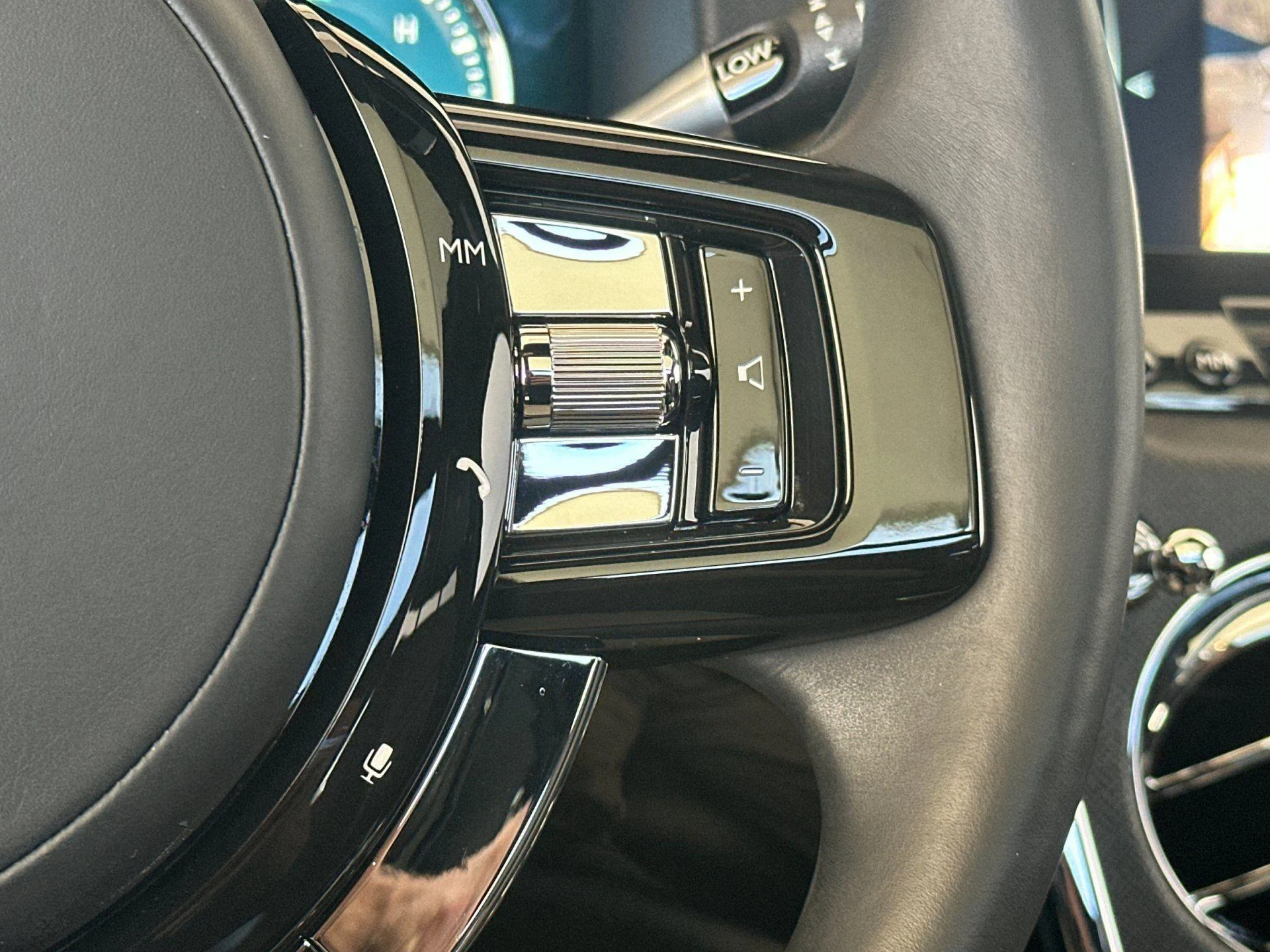 mph027_418872689_Used_2023_Rolls_Royce_Cullinan_1777018522_72c882839d