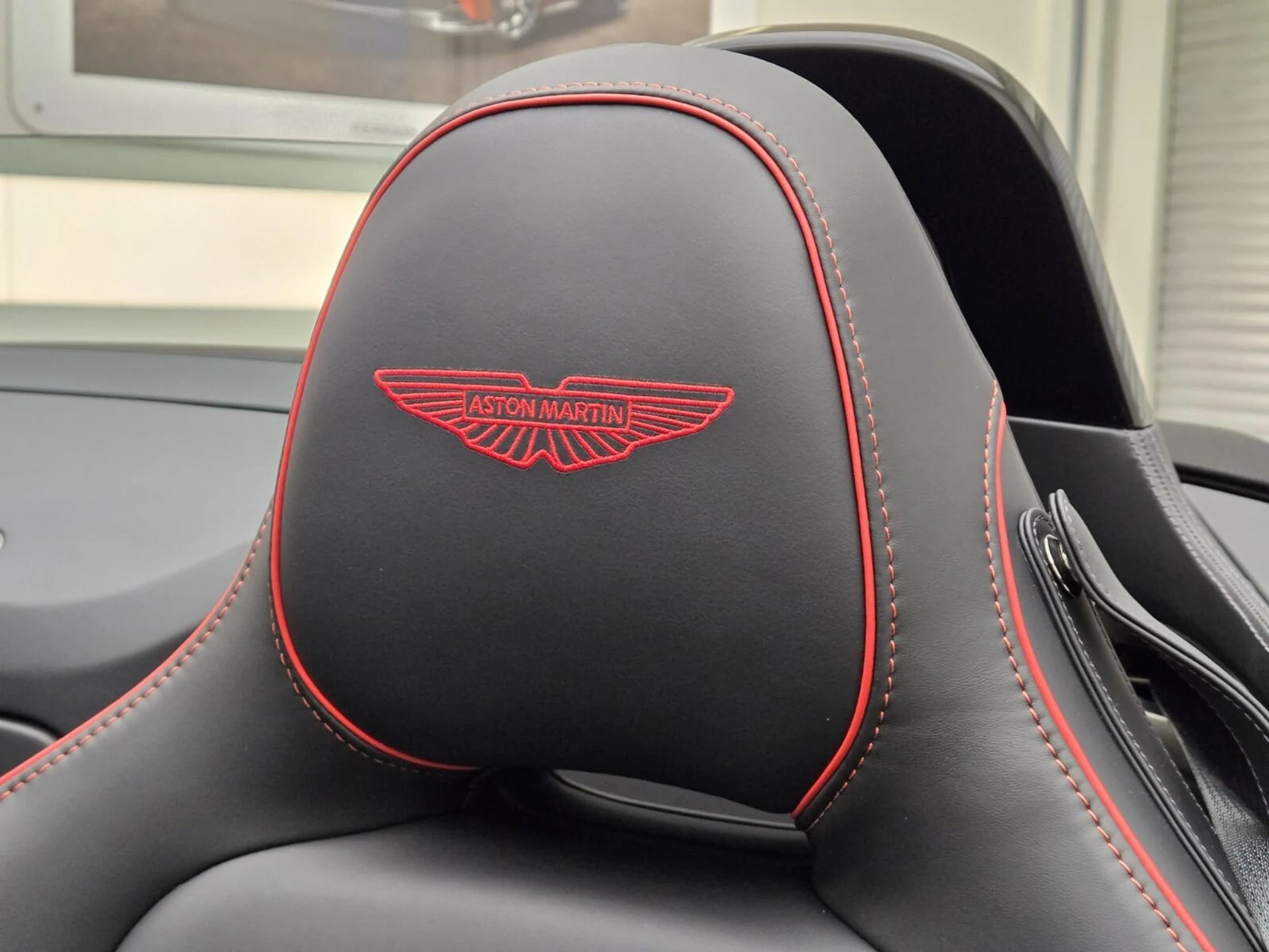mph027_4193472320_New_2026_Aston_Martin_Vantage_1759816396_ab51d9f3f8