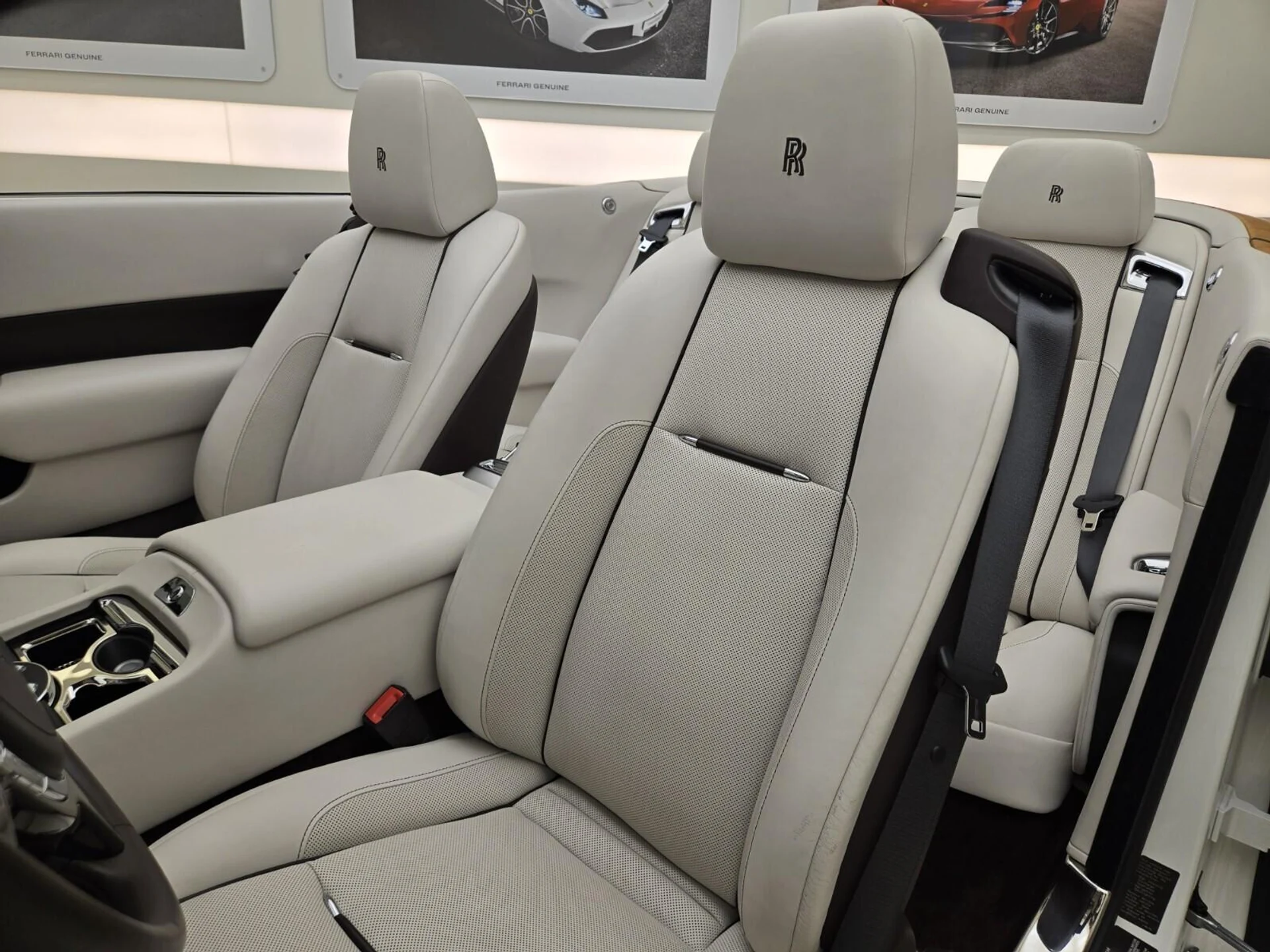 mph027_420110509_Used_2016_Rolls_Royce_Dawn_1753165567_c82e7e9839