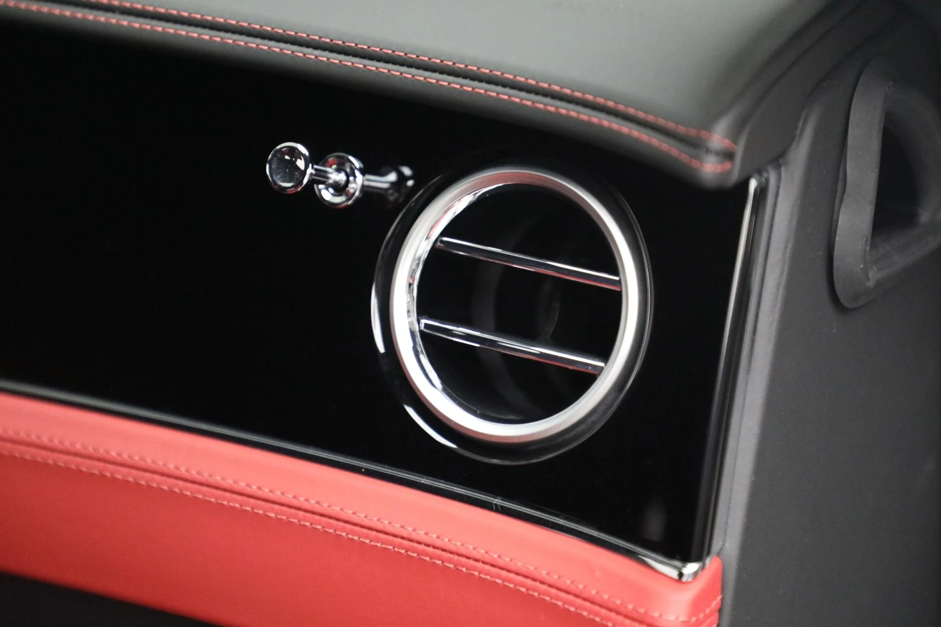 mph027_420121308_Used_2024_Bentley_Continental_GT_V8_0b54f6f465