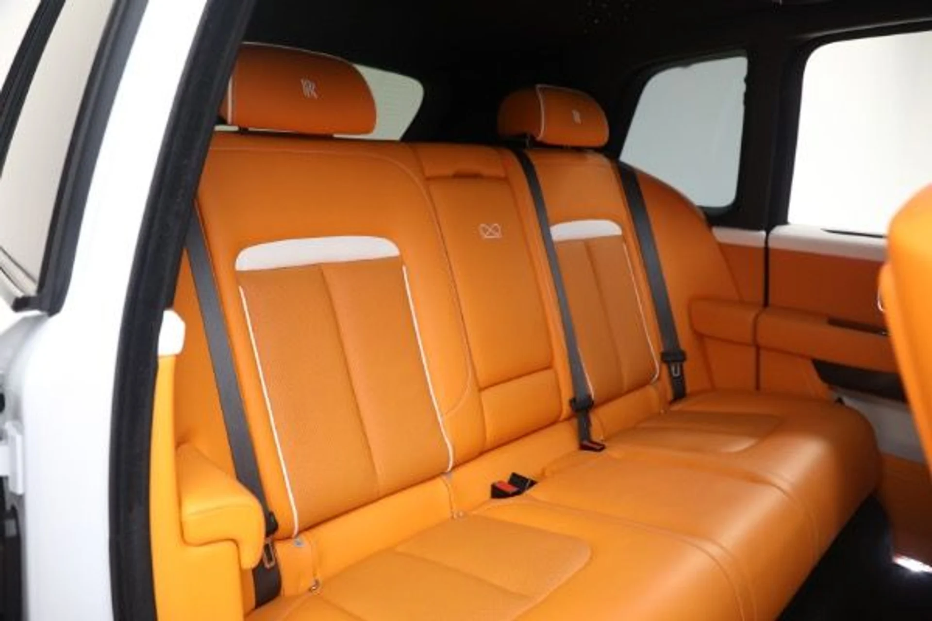 mph027_4208934507_Used_2022_Rolls_Royce_Black_Badge_Cullinan_597ebec852