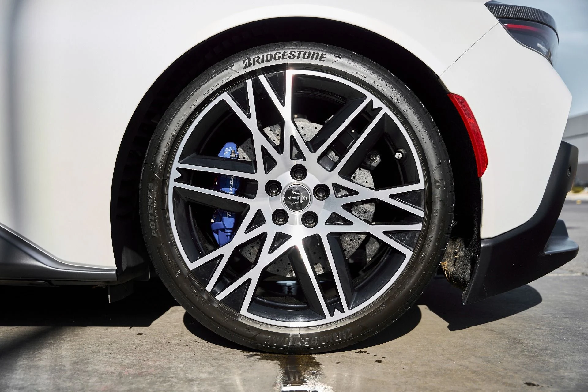 mph027_4210145758_Used_2023_Maserati_MC_20_1769481200_b588013e40