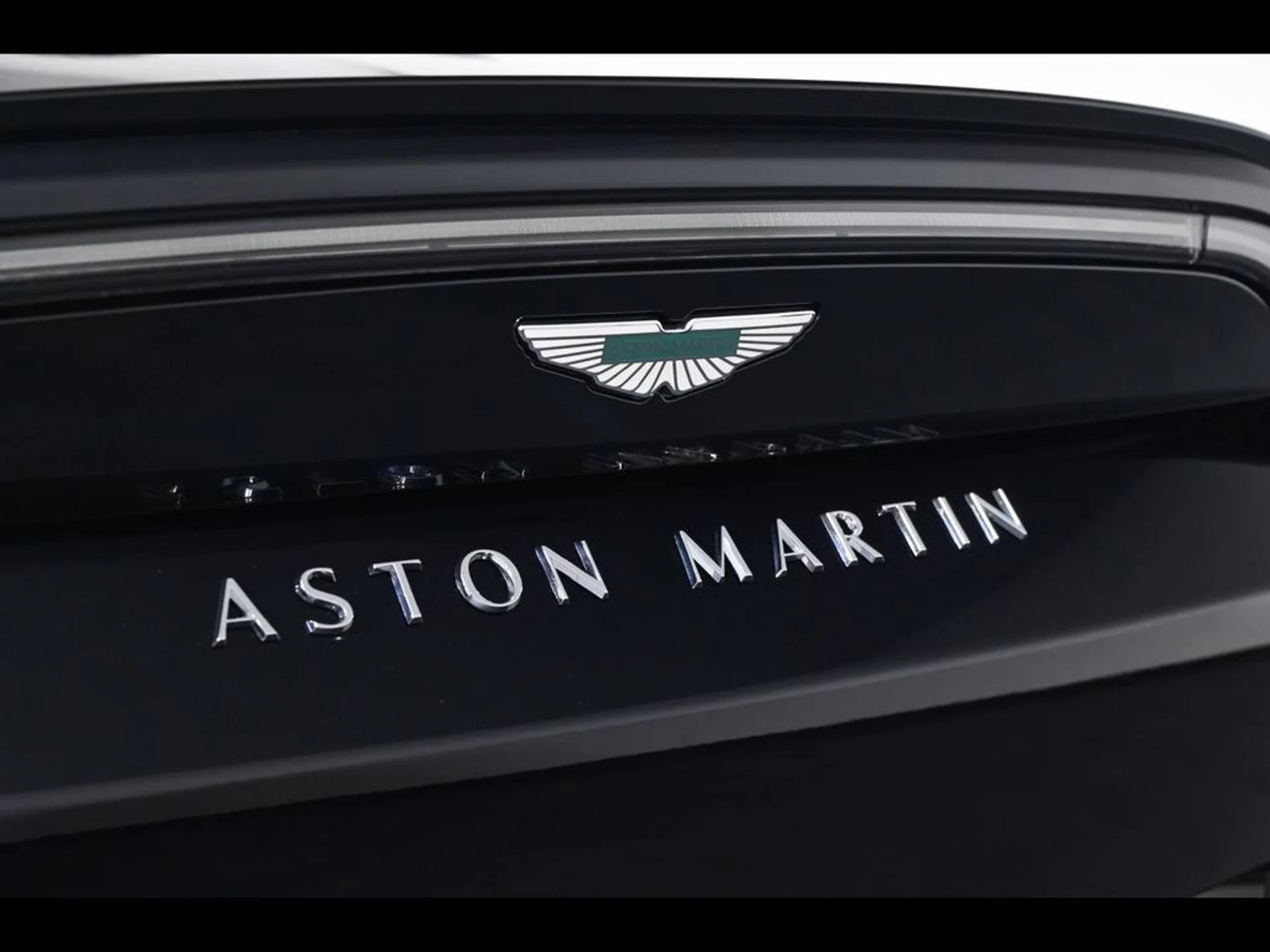 mph027_422519400_new_2026_aston_martin_vantage_sroadster_11350_23075062_28_1024_ba4fc2108c