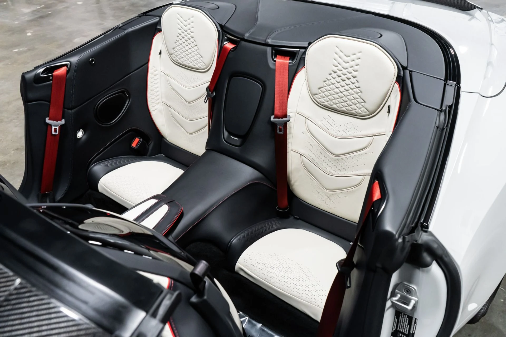 mph027_4226850425_Used_2023_Aston_Martin_DBS_Volante_1756217476_ca8c00baac