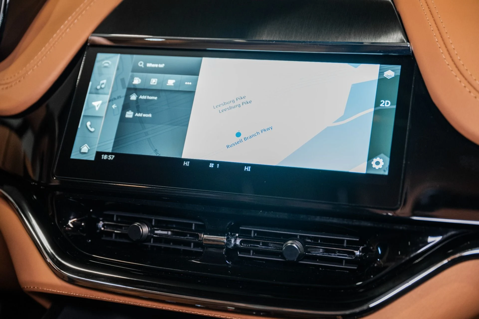 mph027_4227097486_New_2026_Aston_Martin_DBX_707_1765214112_763561b81c