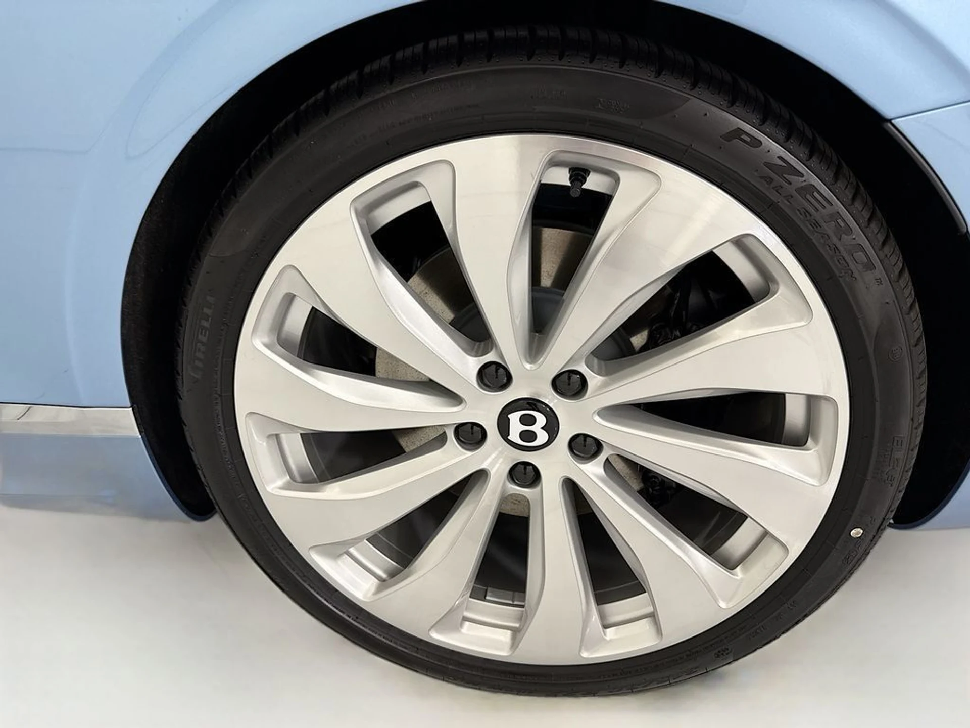 mph027_4236459711_new_2026_bentley_continental_gt_azure_8119_23011288_28_1024_3ff32e2271