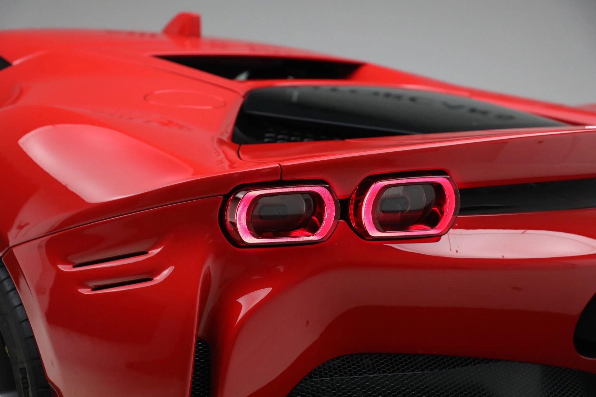 mph027_4243847540_Used_2022_Ferrari_SF_90_Stradale_1761420525_16be904467