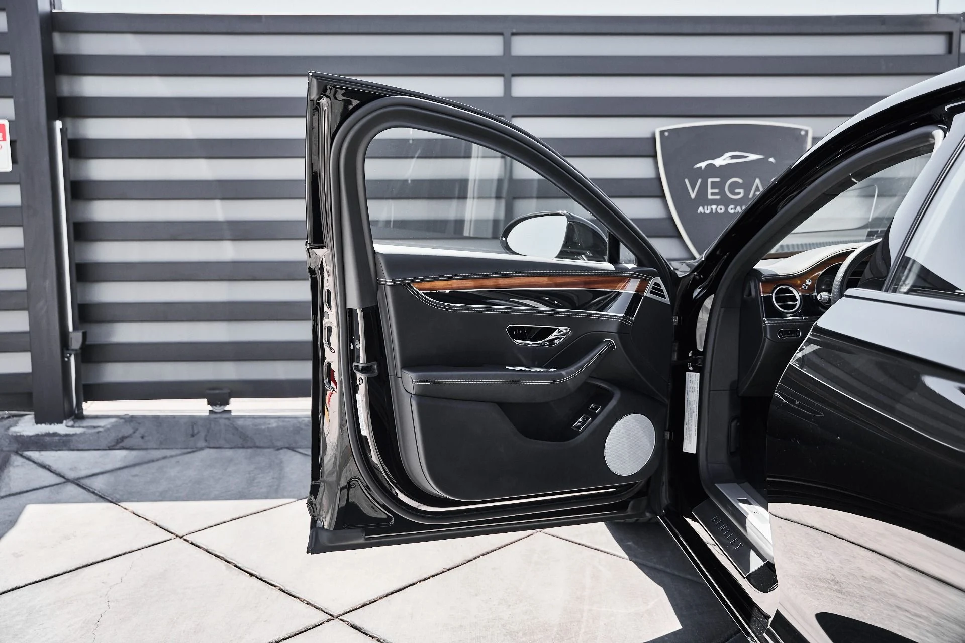 mph027_4273435768_Used_2024_Bentley_Flying_Spur_1782150663_b7762a2f8d