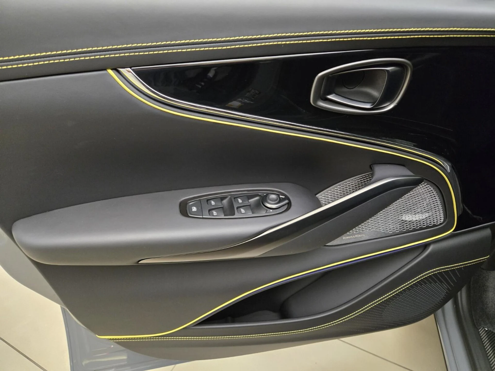 mph027_4282878248_New_2026_Aston_Martin_DBX_S_1782364685_a0ffd2bbd4