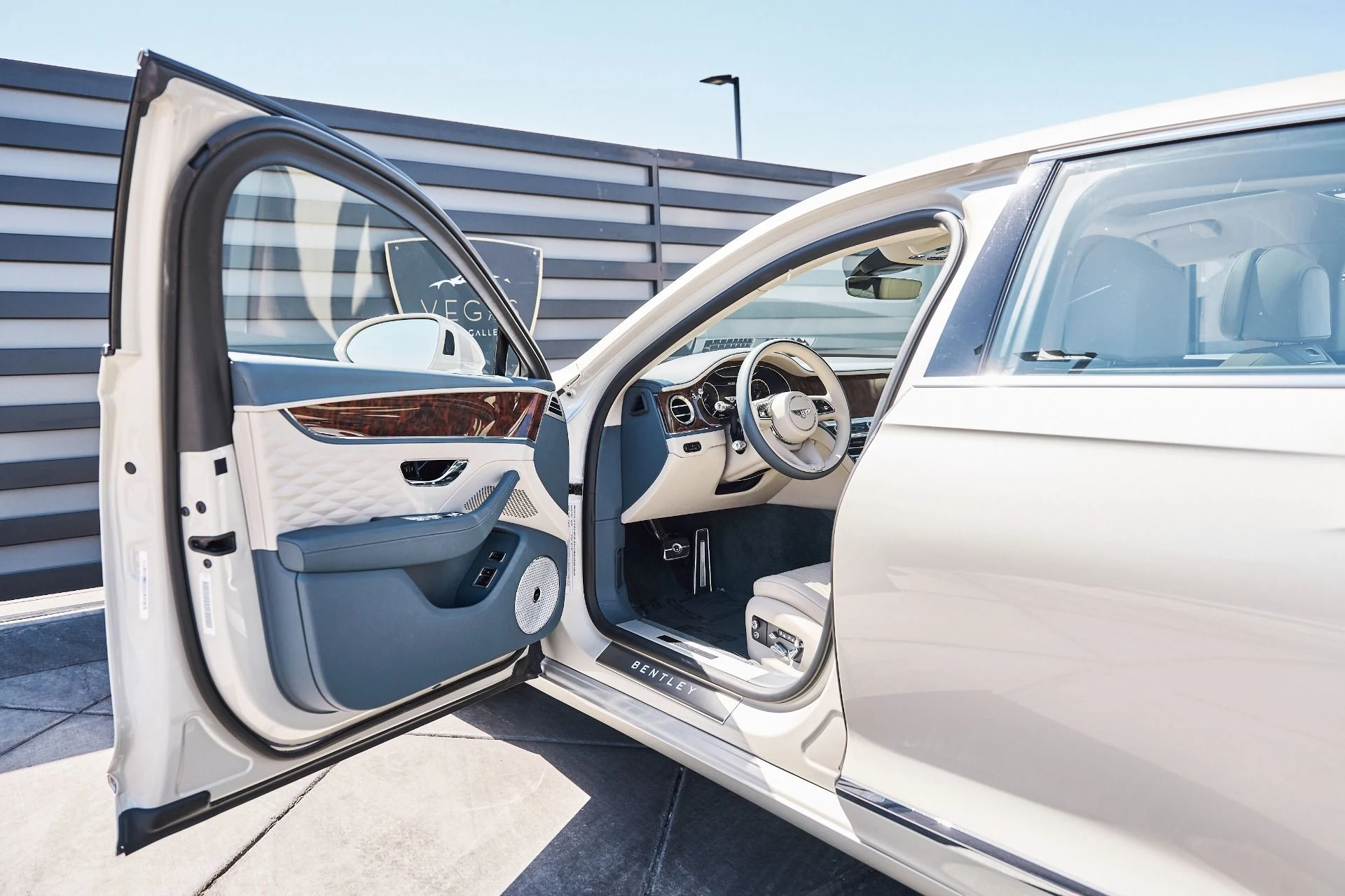 mph027_4285531188_Used_2022_Bentley_Flying_Spur_W12_1781229019_6d900c720e