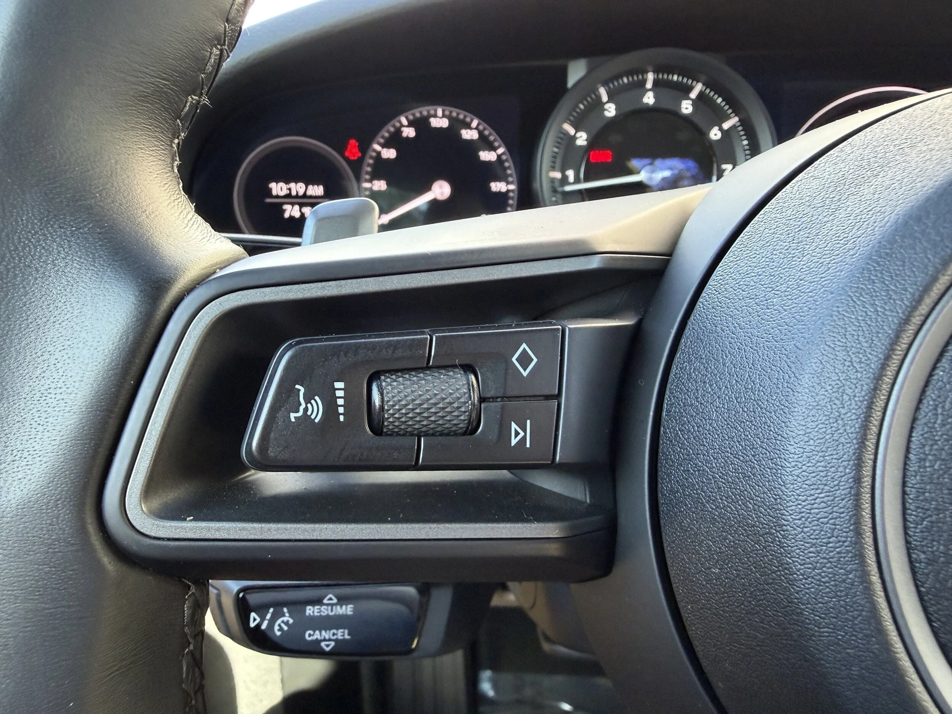 mph027_429545566_3c95b880312a655d8bd61c2b0207820ax_e02d752383