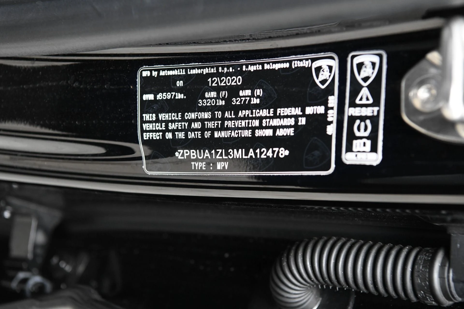 mph027_431208494_Used_2021_Lamborghini_Urus_1762030189_9f0e877481