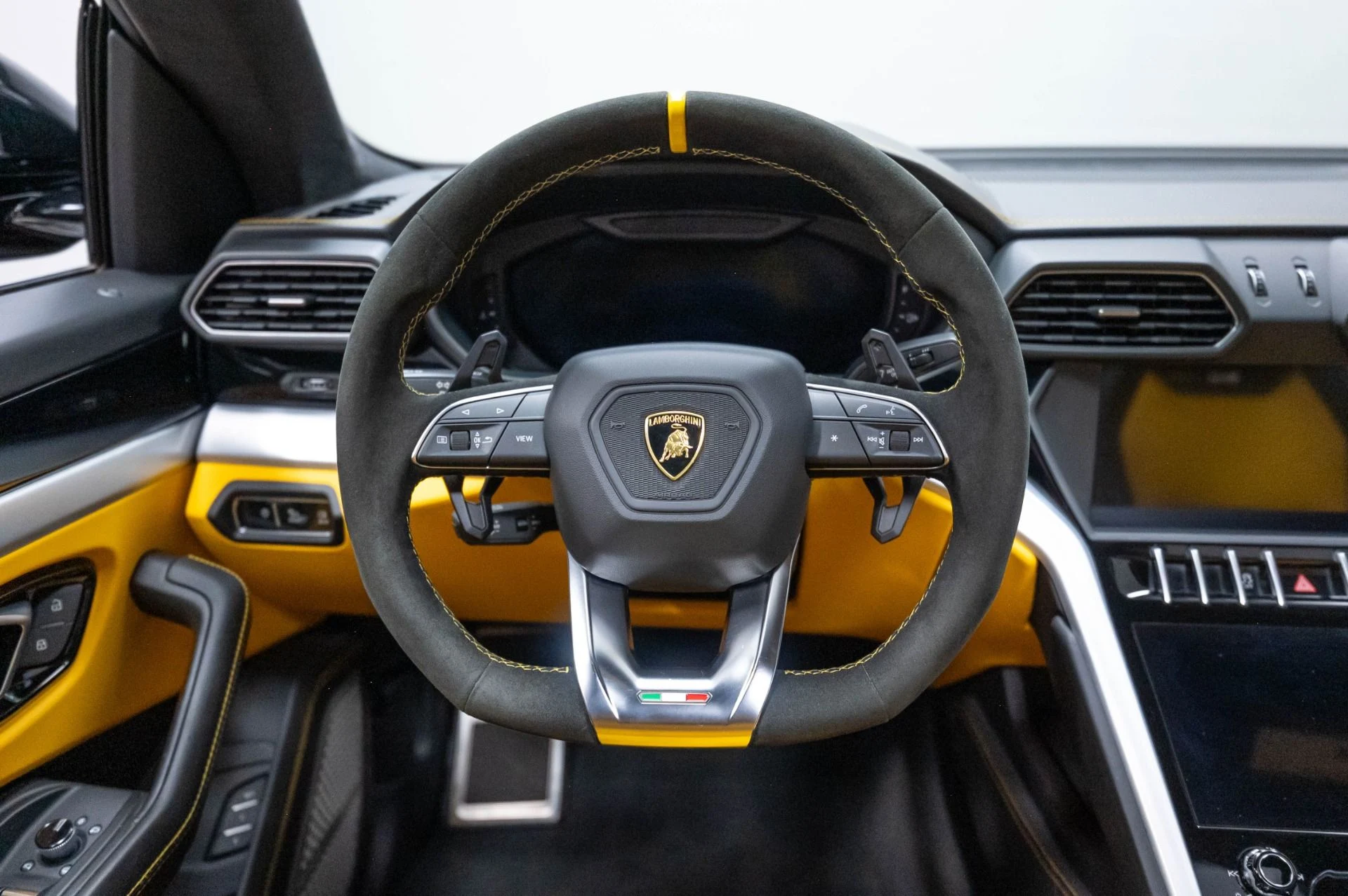 mph027_431927429_Used_2019_Lamborghini_Urus_1786985122_decce2489c